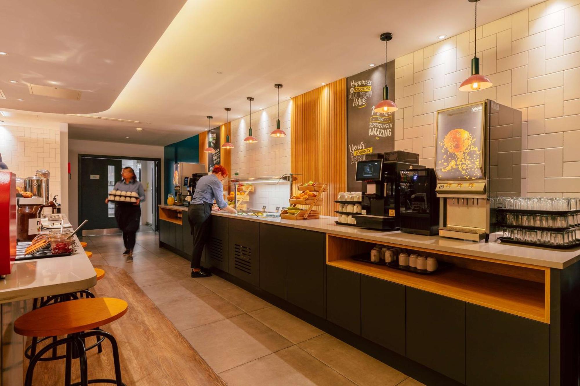 Hampton By Hilton Park Royal Hotel 3*